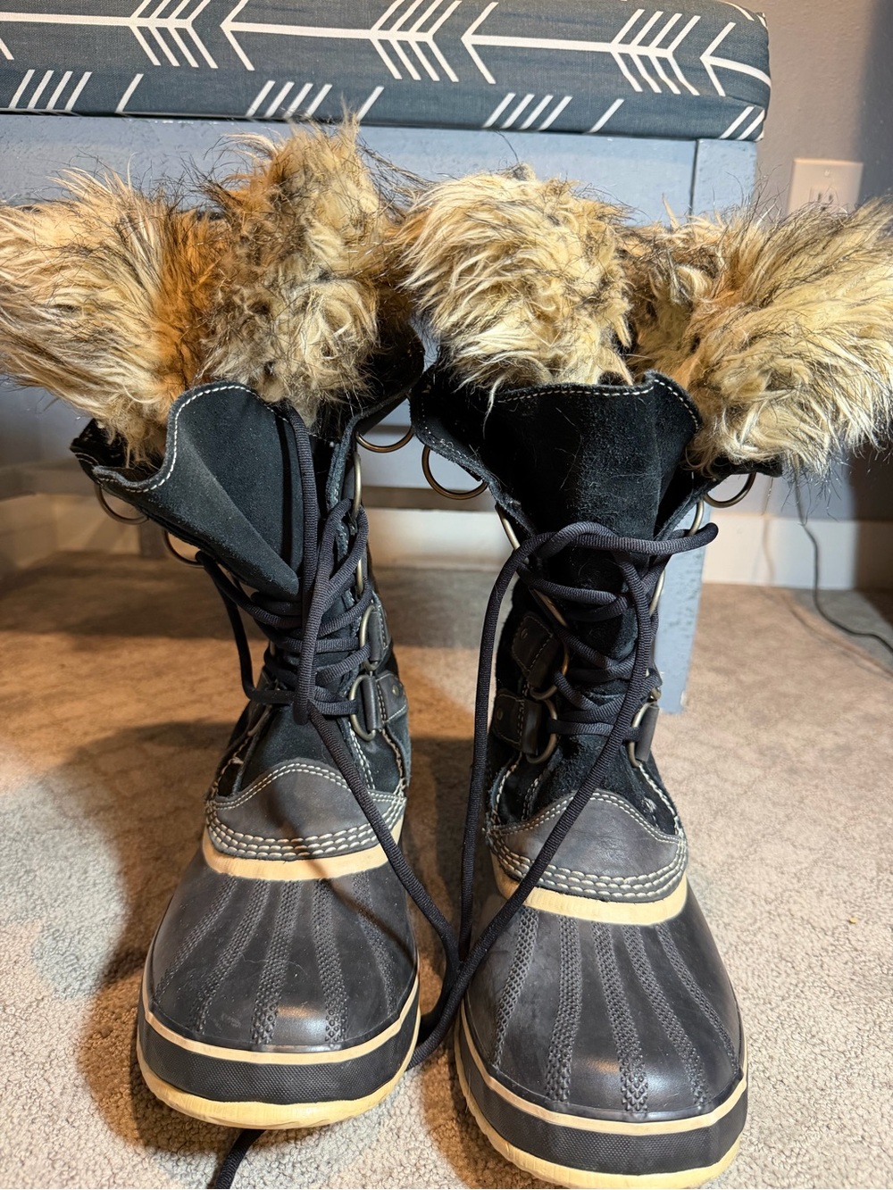 Sorel Black and Tan Faux-Fur Lace-Up Winter Boots size 9